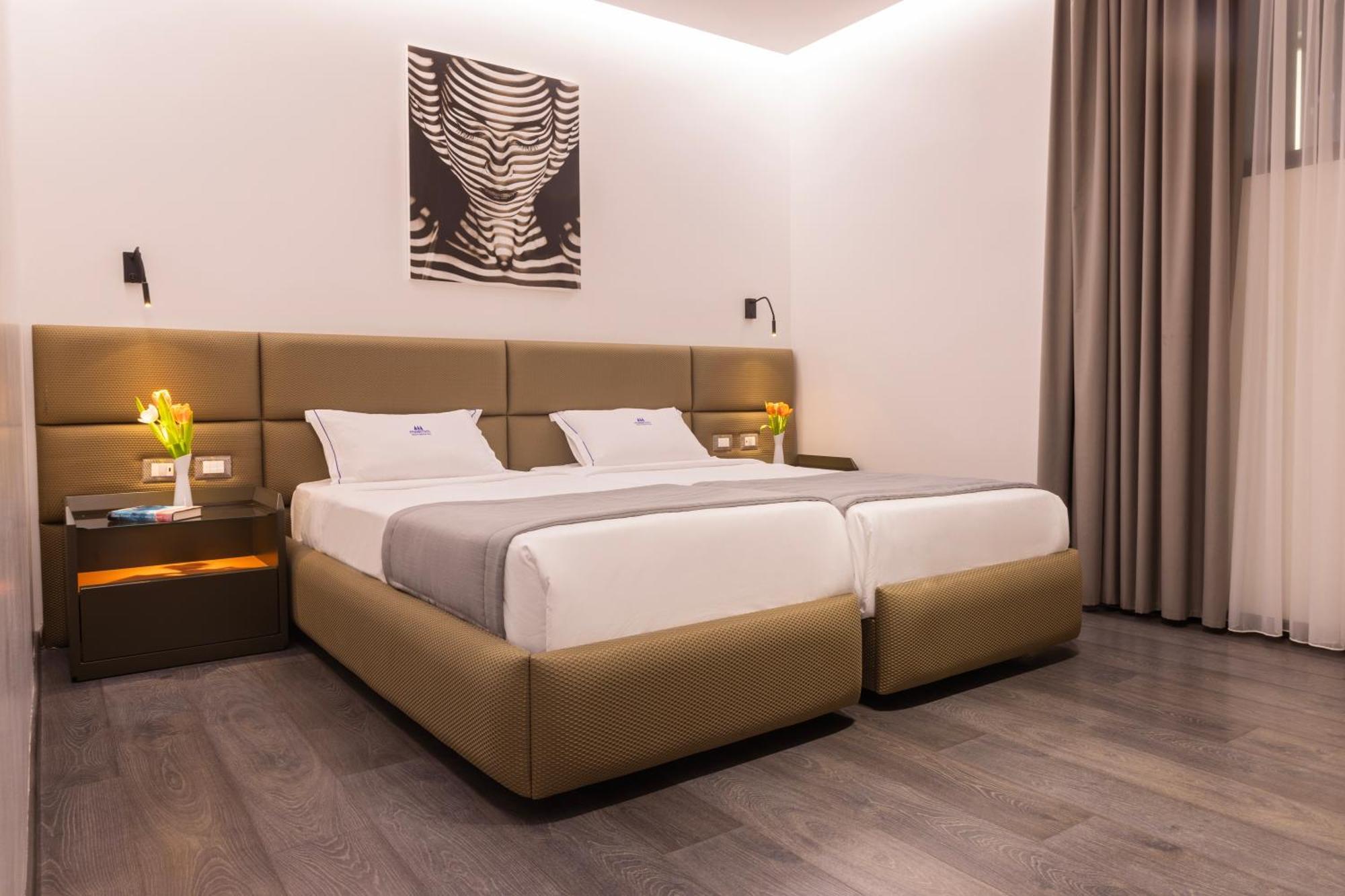 Maritim Marina Bay Resort Spa & Casino Adult Friendly Влёра Экстерьер фото A room at the hotel