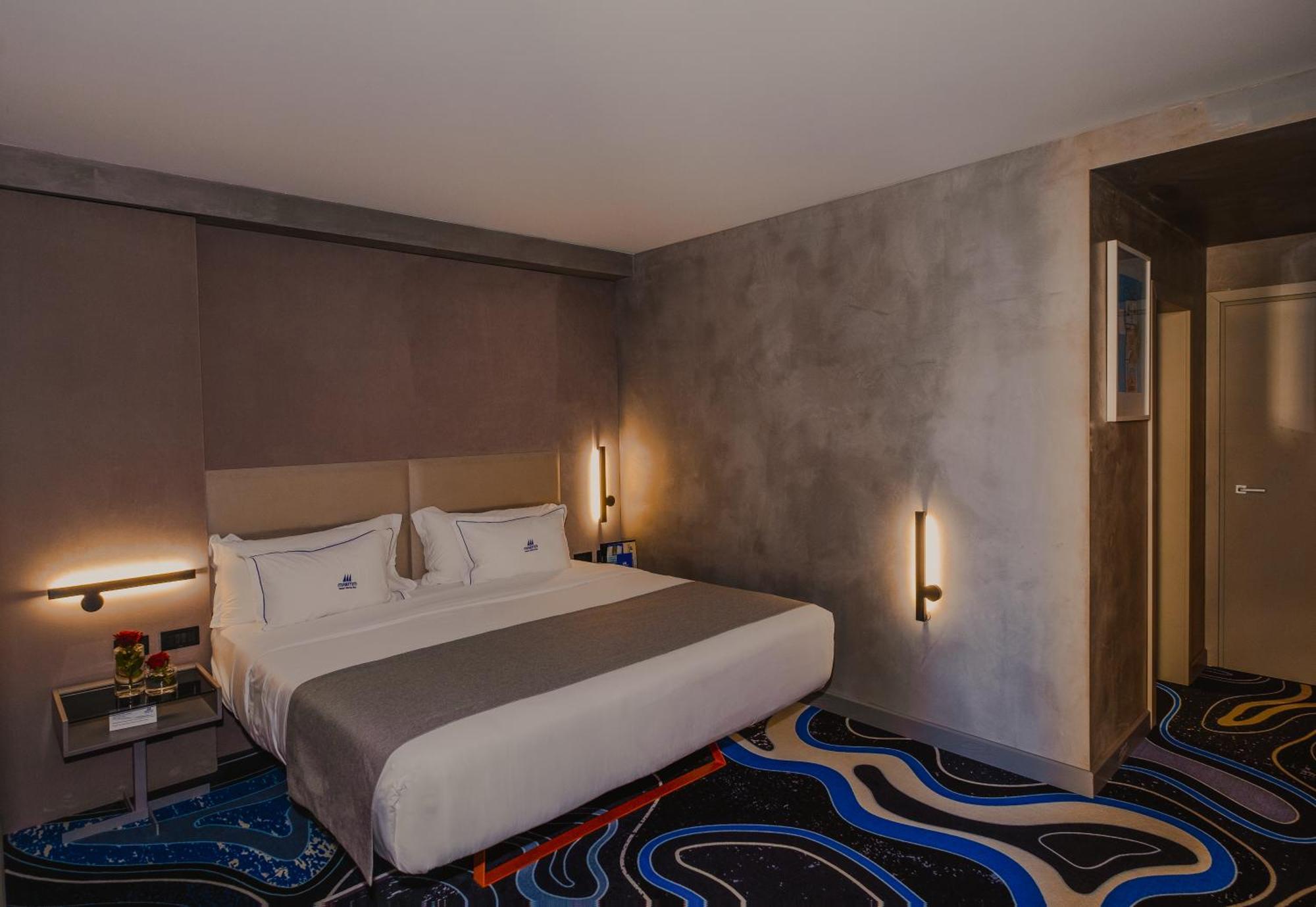 Maritim Marina Bay Resort Spa & Casino Adult Friendly Влёра Экстерьер фото A room at the hotel