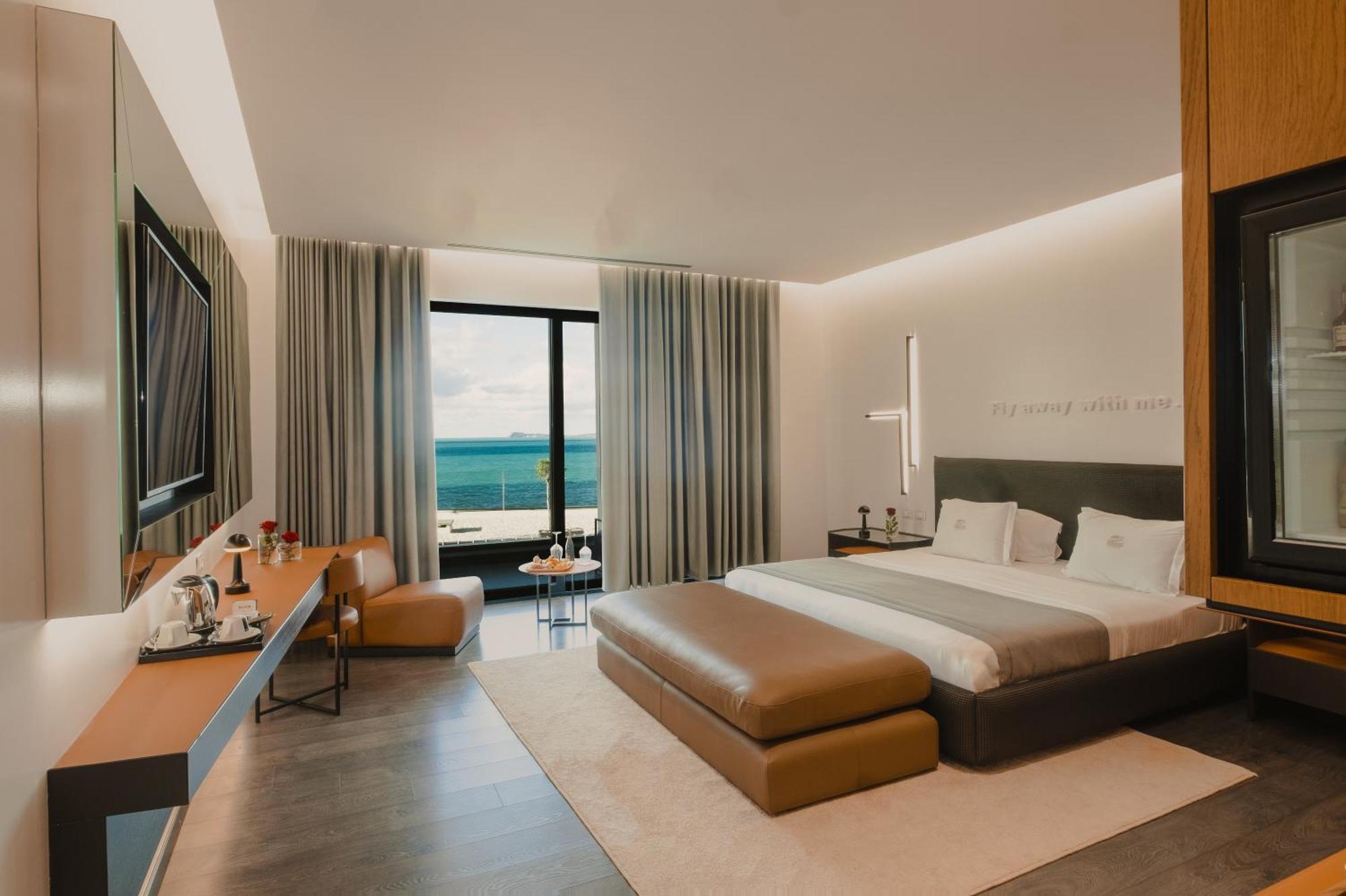 Maritim Marina Bay Resort Spa & Casino Adult Friendly Влёра Экстерьер фото Deluxe Room