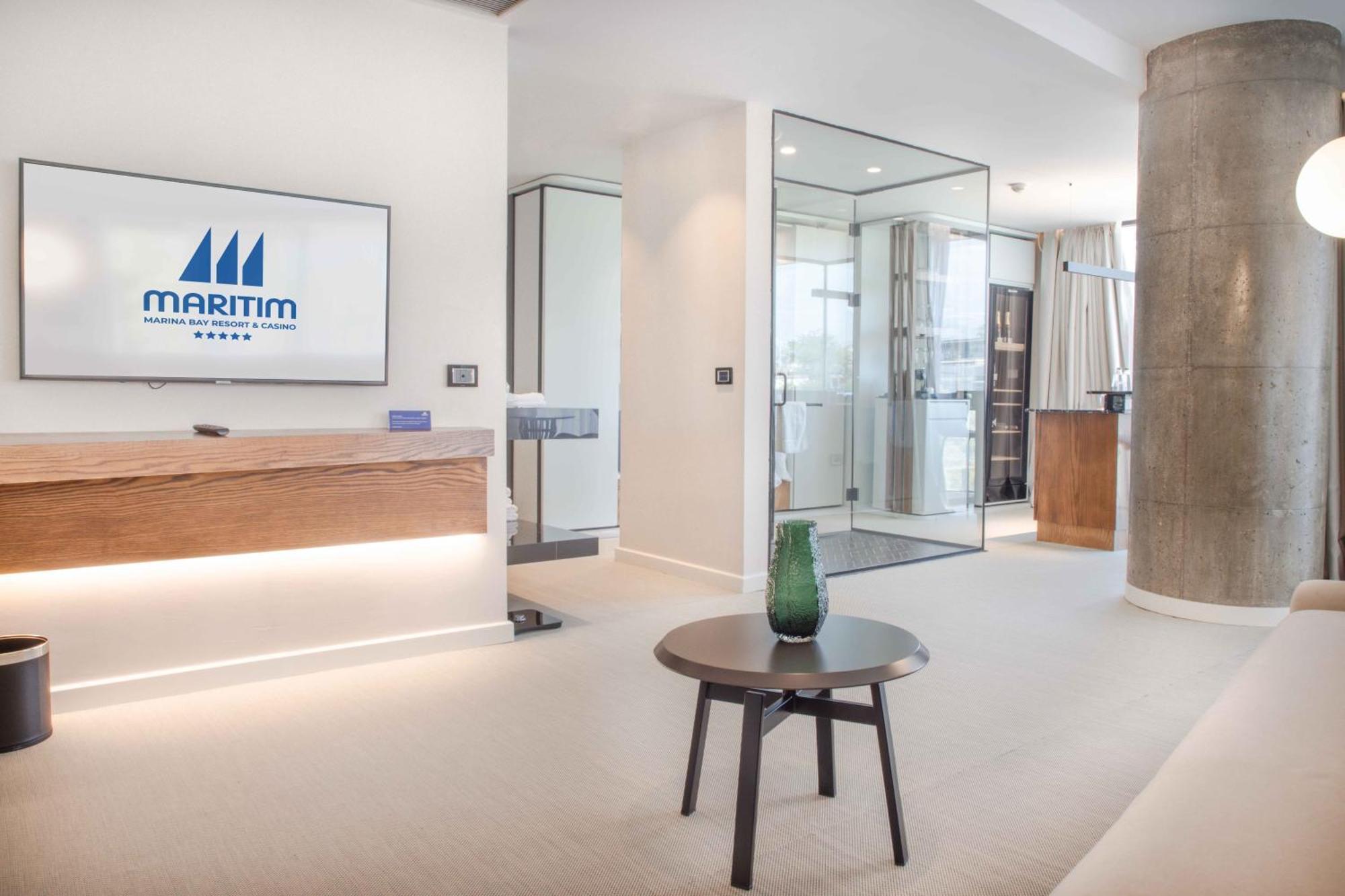Maritim Marina Bay Resort Spa & Casino Adult Friendly Влёра Экстерьер фото The lobby of the hotel