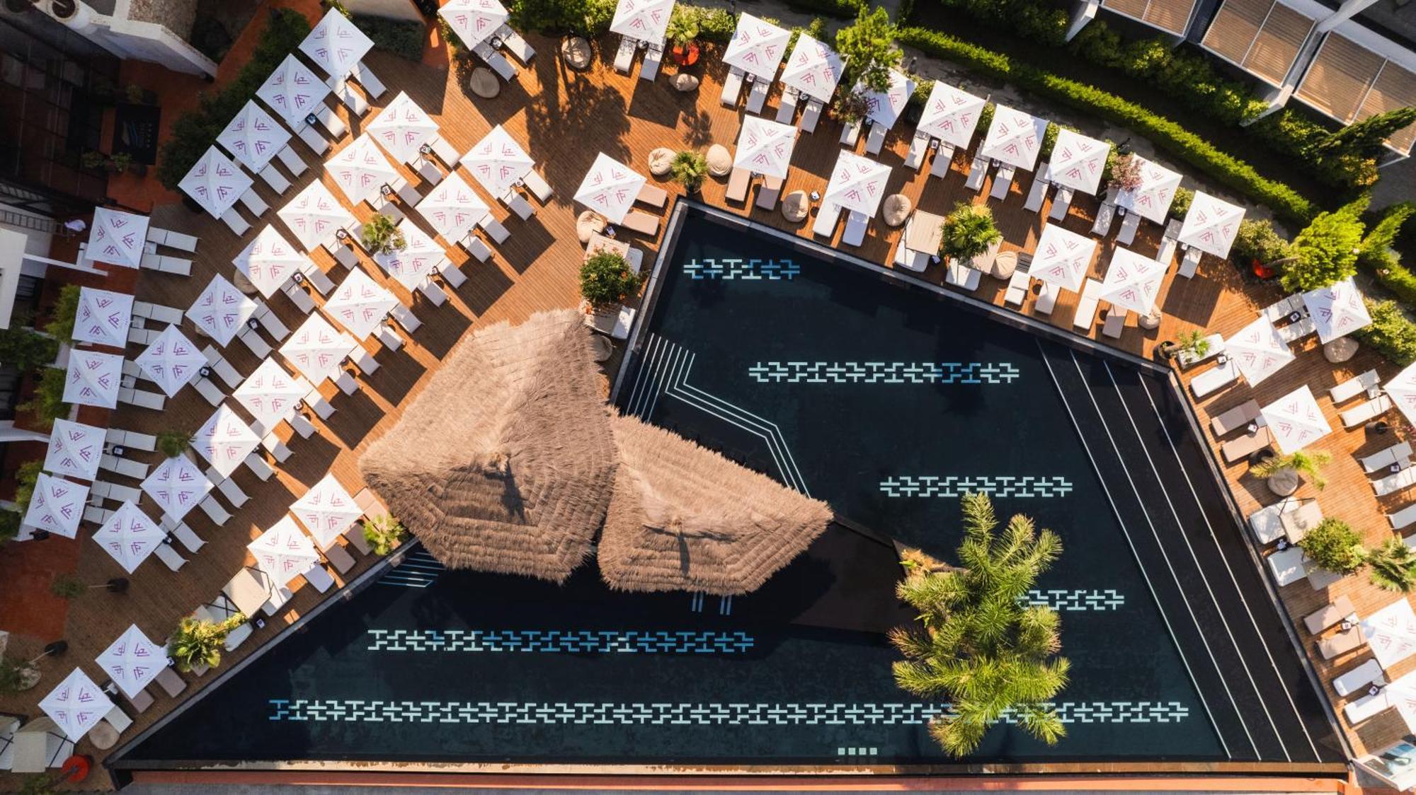 Maritim Marina Bay Resort Spa & Casino Adult Friendly Влёра Экстерьер фото The rooftop pool at the Hotel