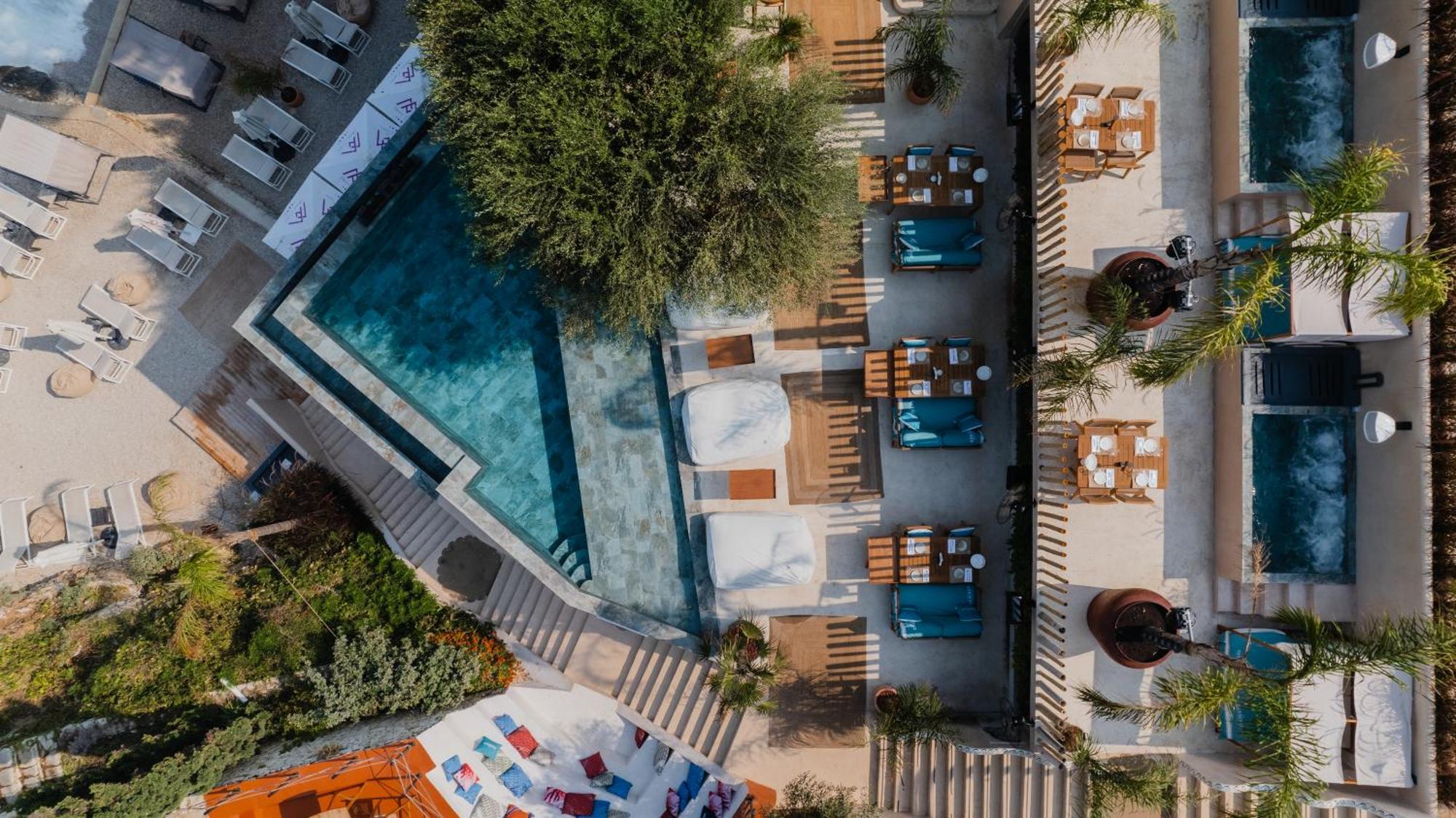 Maritim Marina Bay Resort Spa & Casino Adult Friendly Влёра Экстерьер фото Aerial view of the hotel