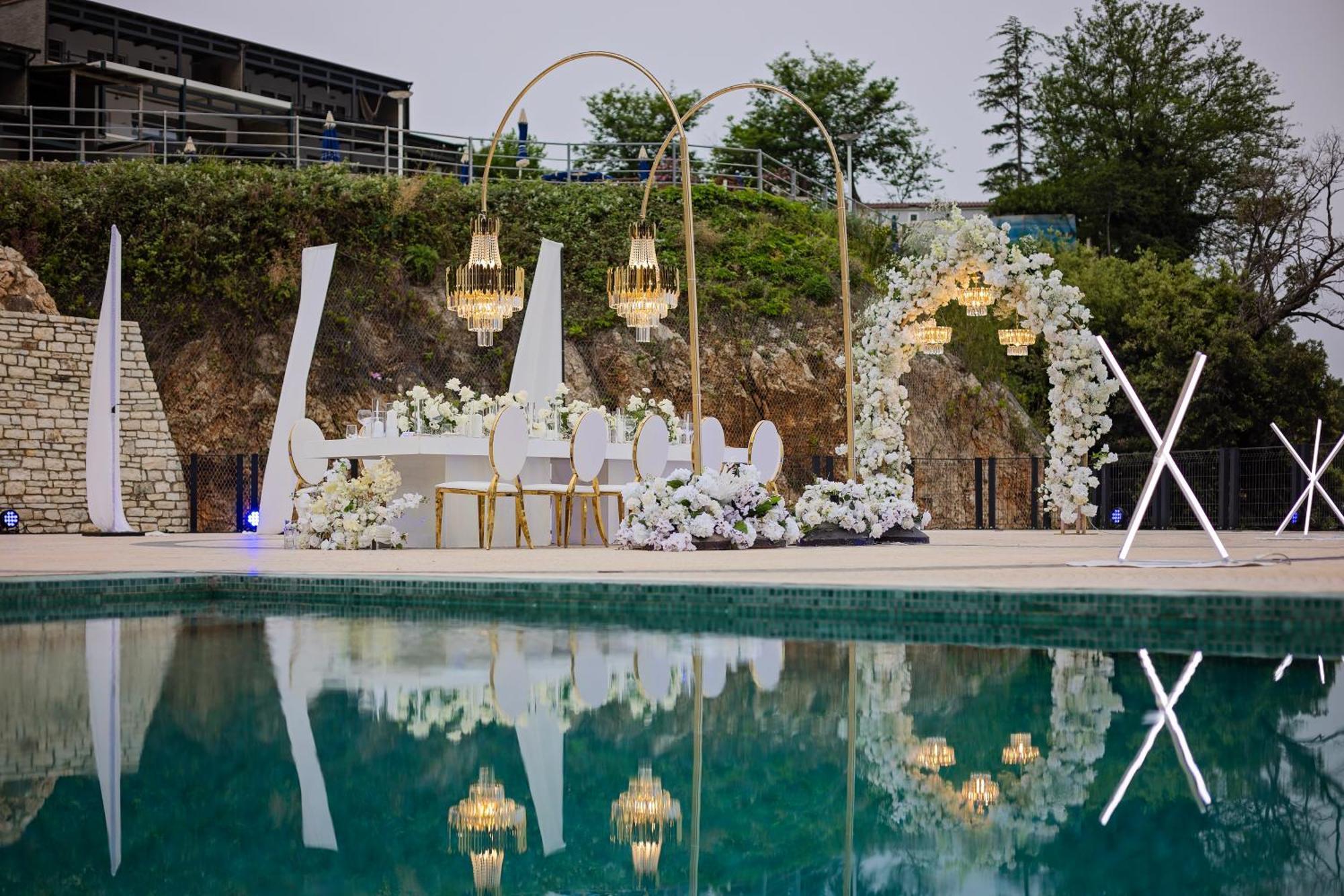 Maritim Marina Bay Resort Spa & Casino Adult Friendly Влёра Экстерьер фото Wedding at the hotel